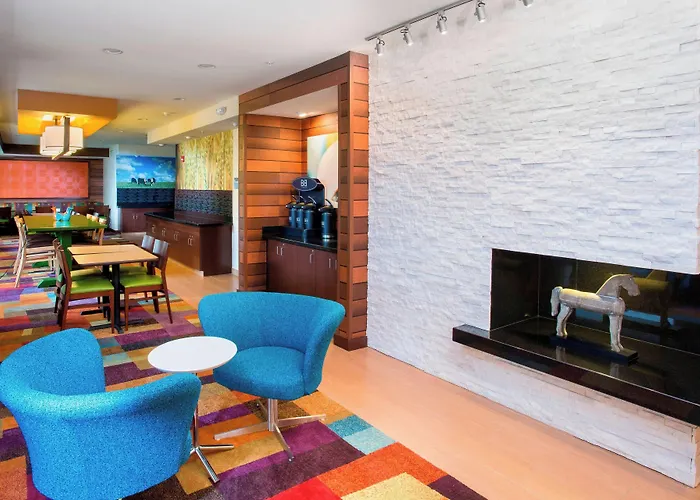 Hotel Fairfield & By Marriott Quincy