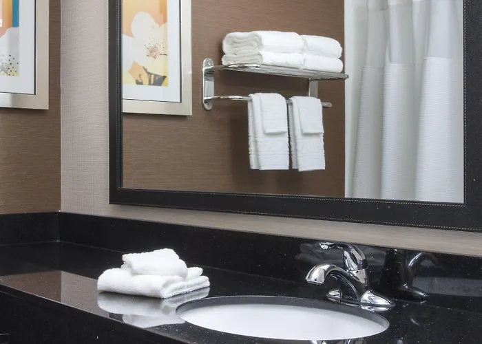 Hotel Fairfield & By Marriott Quincy