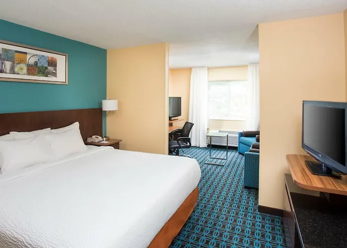 Hotel Fairfield & By Marriott Quincy